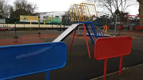 Photo de Broom Road Recreation Ground Playground