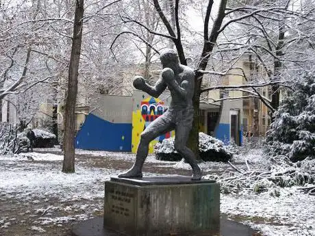 Statua al pugilato di Lupi