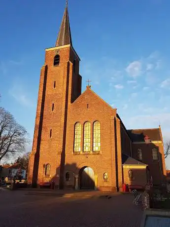 Photo de Sint-Hubertuskerk Ten Aard