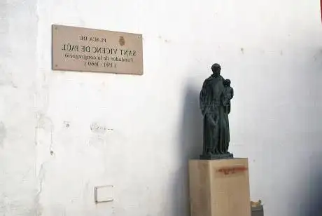 Photo de Statua de Sant Vicenç de Paül
