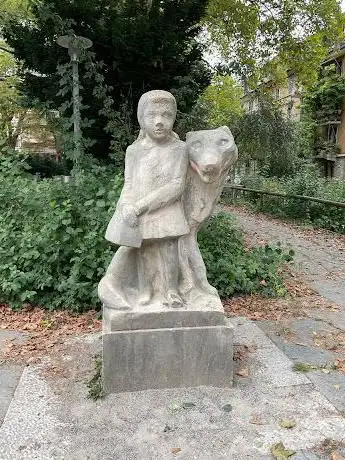 Rotkäppchen Statue
