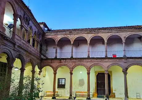 Photo de Hospital de los Honrados Viejos del Salvador