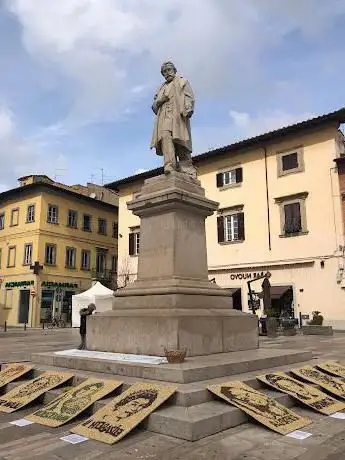 Photo de Piazza Montanelli Il Caa Libri