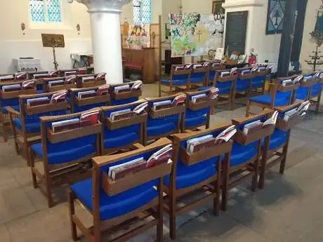 Photo de Parish Church of Saint Mary the Virgin Norwood Green