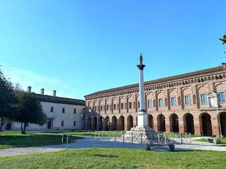 Statua della piccola Atene