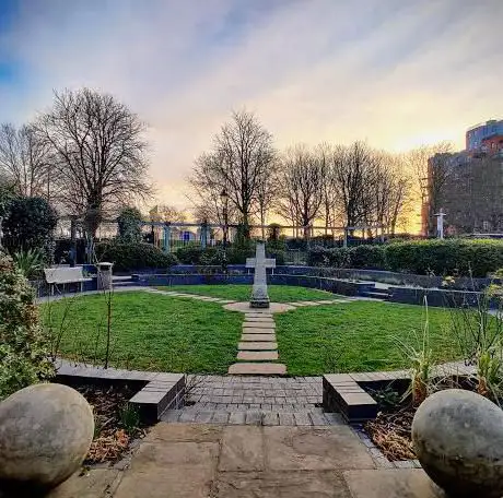 Photo de Isle of Dogs Memorial Garden