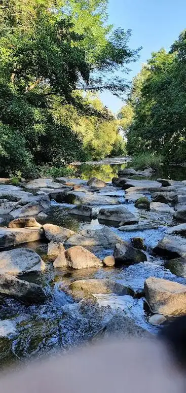 Photo de Walking area / Stroll near stream
