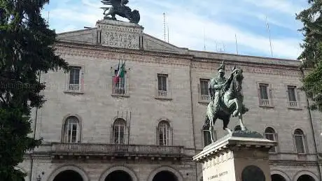 Photo de Sirenetta di Piazza Italia