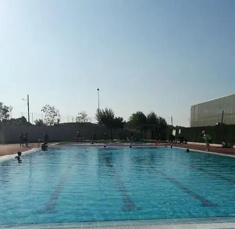 Photo de Piscina Municipal La Maurina