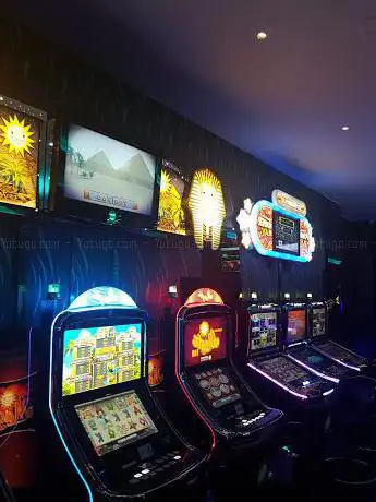 Photo de Sala de juegos Zentral Sports