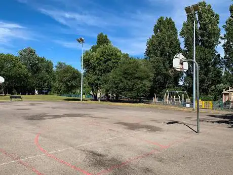 Photo de Garratt Park BasketBall Court