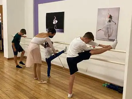 SOTTO UN TETTO ( CENTRO D ARTE)