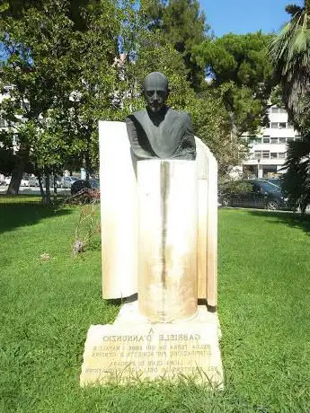 Cippo a Gabriele d'Annunzio
