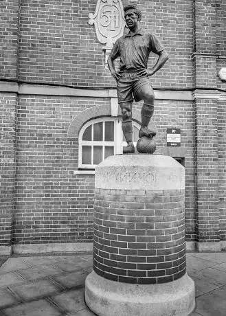 Photo de The Johnny Haynes Statue