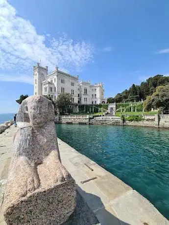 Photo de La Sfinge di Miramare