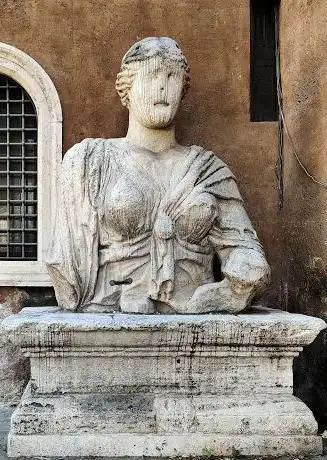 Photo de Statua Madama Lucrezia