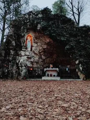 Photo de Grotta della Madonna di Lourdes