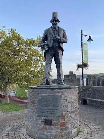 Tommy Cooper Statue