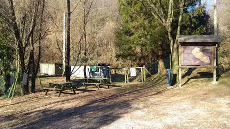 Photo de Zona sosta Area Picnic