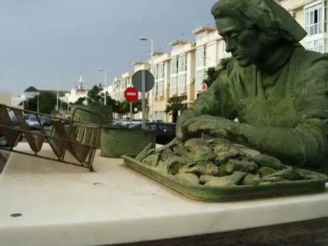 Photo de Monumento a la Mujer Conservera.