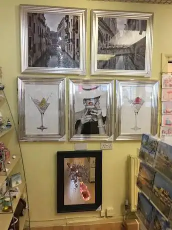 Portfolio Gallery and Framing Studio