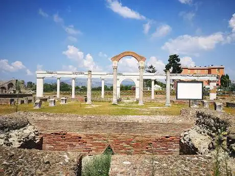 Photo de Tempio del Divo Giulio - Minturnae