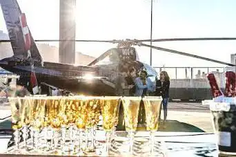 Photo de Innovar EventsðŸ¾bodas -- Helicóptero con Limusina - azafatas de eventos -rent jet- custom services - despedidas de soltero - incentivos empresa- aniversario - luxury - rent helicóptero - ren yates - barcos rent - boda en barco