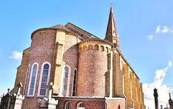 Église catholique Saint-Jacques à Coulogne et son Cimetière