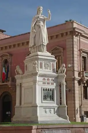 Monumento ad Eleonora D'Arborea