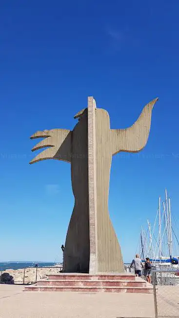 Photo de L'HOMME-OISEAU (Sculpture monumentale à Port Camargue)