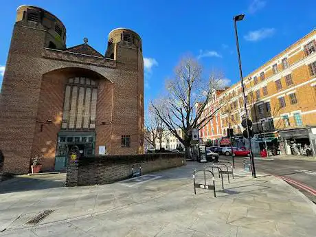Photo de Most Holy Trinity Roman Catholic Church Bermondsey