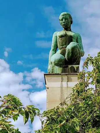 Statue 