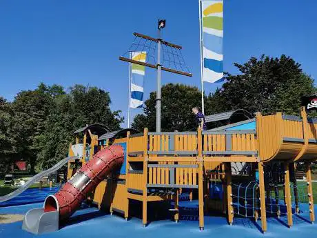 Photo de Grosser Abenteuerspielplatz Seeburgpark - Kreuzlingen am Bodensee (CH)