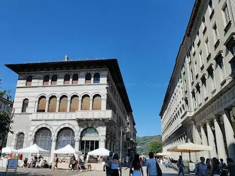 Photo de Piazza del Duomo
