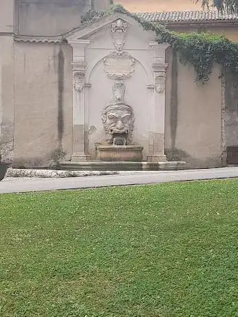 Fontana del mascherone