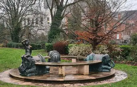 Circular three elephant seat