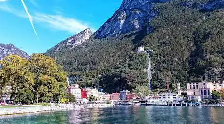 Photo de Faro della Fraglia della Vela