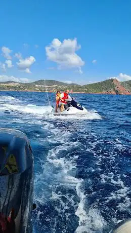AGAY JET SKI (location jet ski - bouée tractée -sortie bateau )