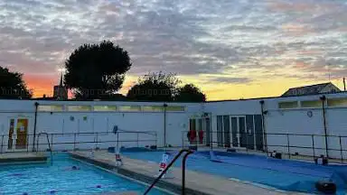 Photo de Ware Priory Lido