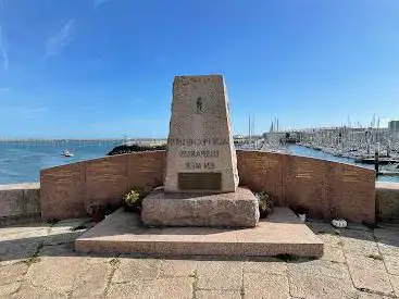 Monumento a los pescadores desaparecidos en el mar