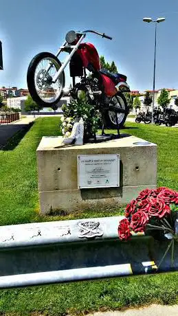 Photo de Monumento al motorista