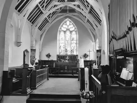 Photo de St John's church Wingates.