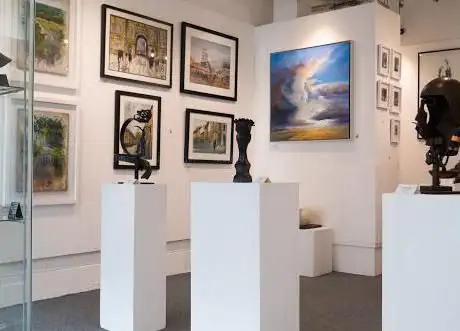 Photo de Creates Fine Art