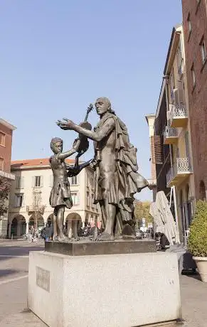 Photo de Antonio Stradivari Statue