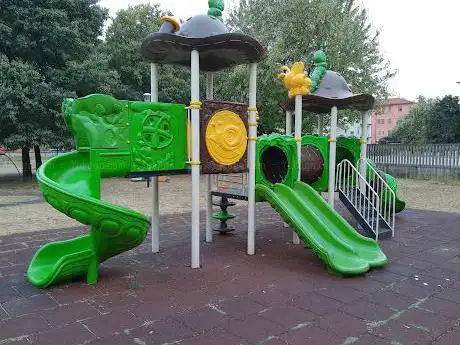 Photo de Giardini pubblici con giochi
