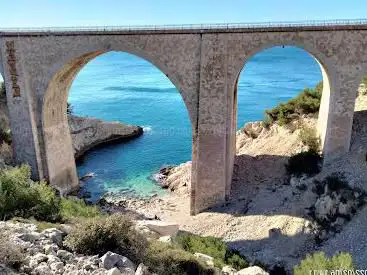 Photo de Chemin de randonnée le long des calanques