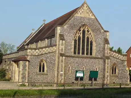 Photo de St Marys Church Burgh Heath