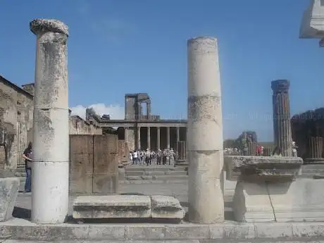 Photo de Tempio della Fortuna Augusta