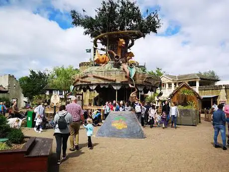 Photo de The Chessington Adventure Tree Carousel