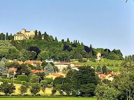 Photo de Castle Presati Mozzo